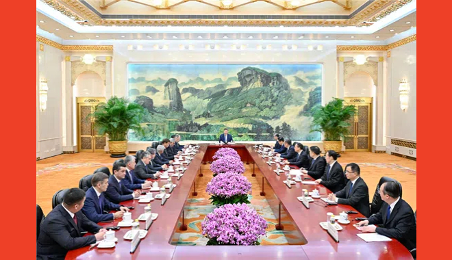 习近平集体会见上海合作组织成员国外长理事会会议外方代表团团长